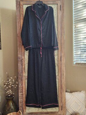 BCBGMaxAzria Black Satin Leopard Print with Pink Trim 2-pice Pajama Set | XL